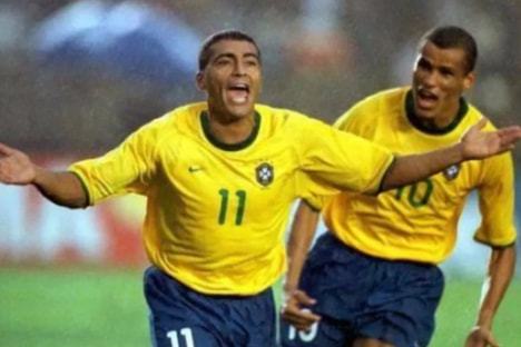 两支球队在 两支球队在