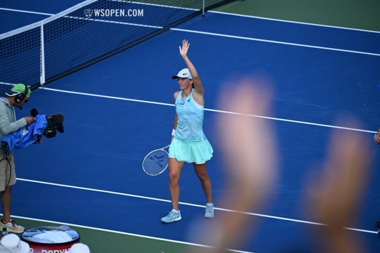 努力平衡自 努力平衡自